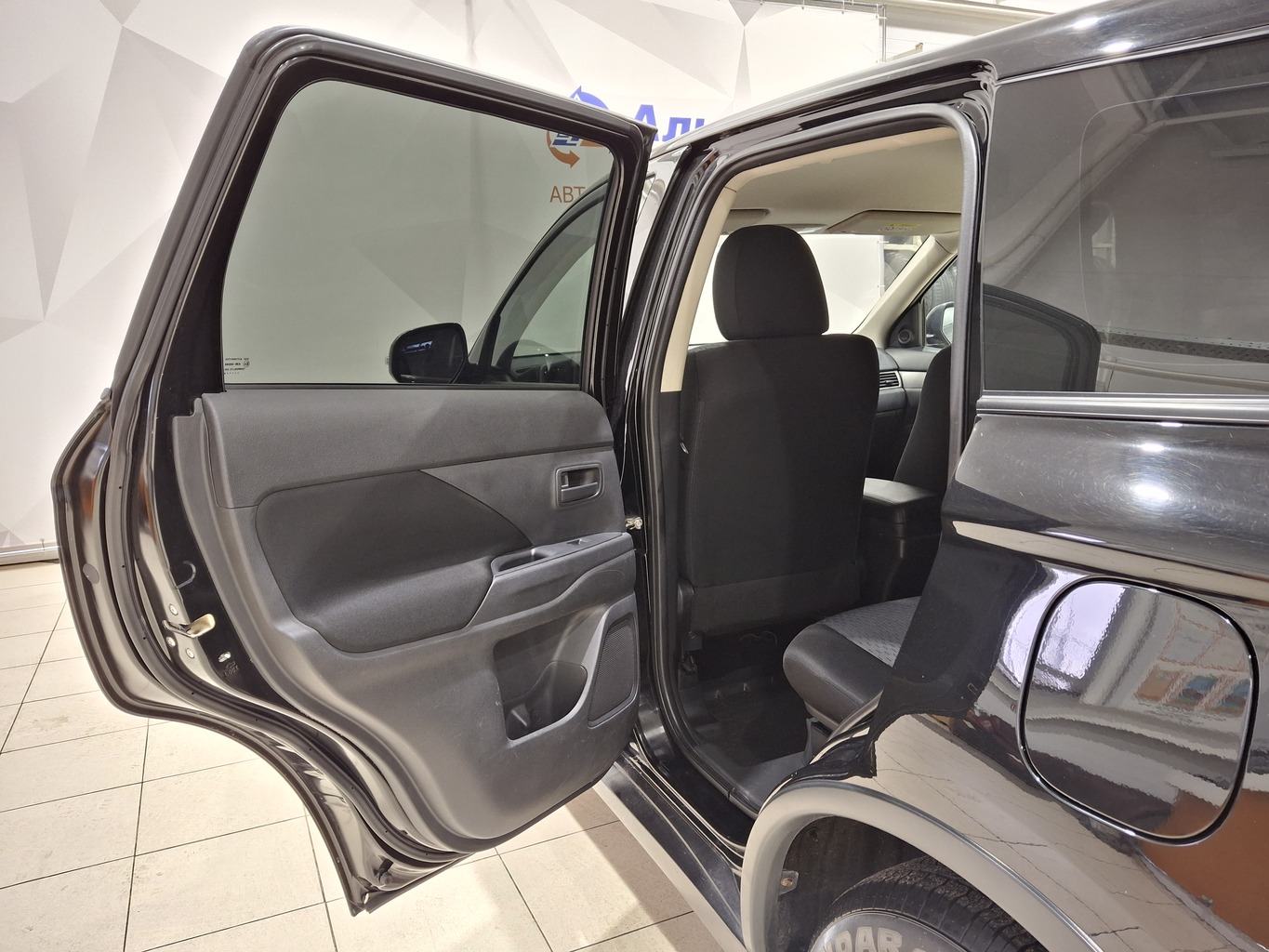 MITSUBISHI OUTLANDER