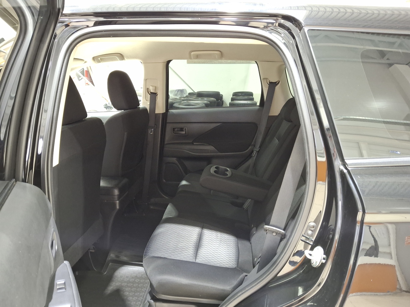 MITSUBISHI OUTLANDER