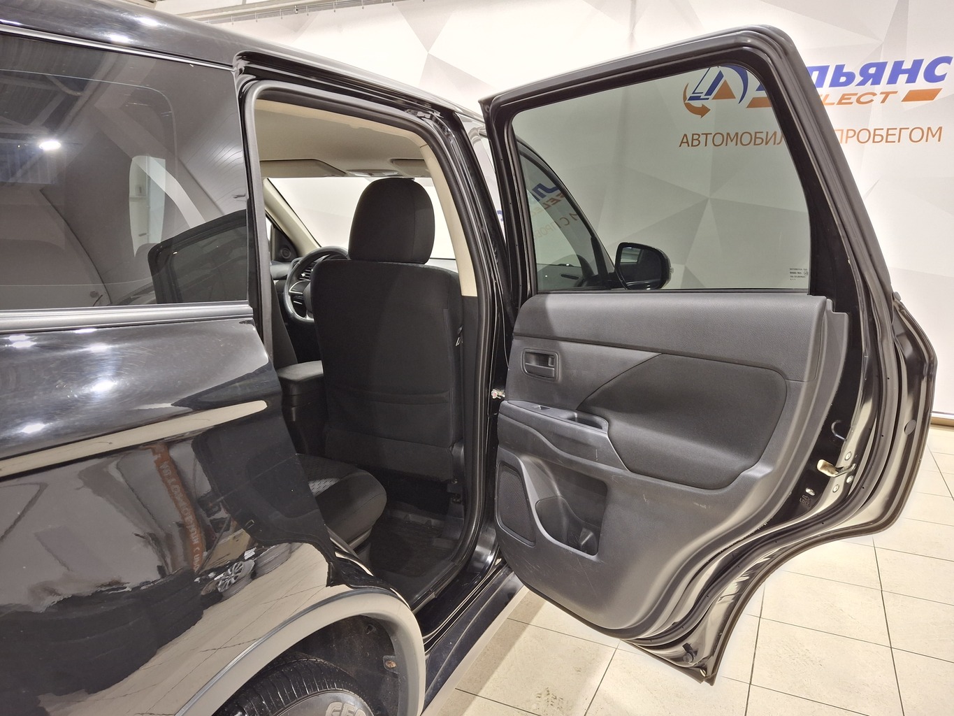 MITSUBISHI OUTLANDER