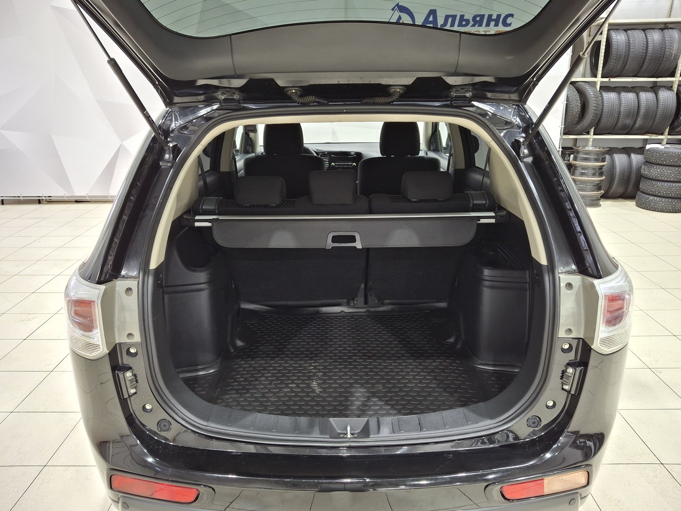 MITSUBISHI OUTLANDER