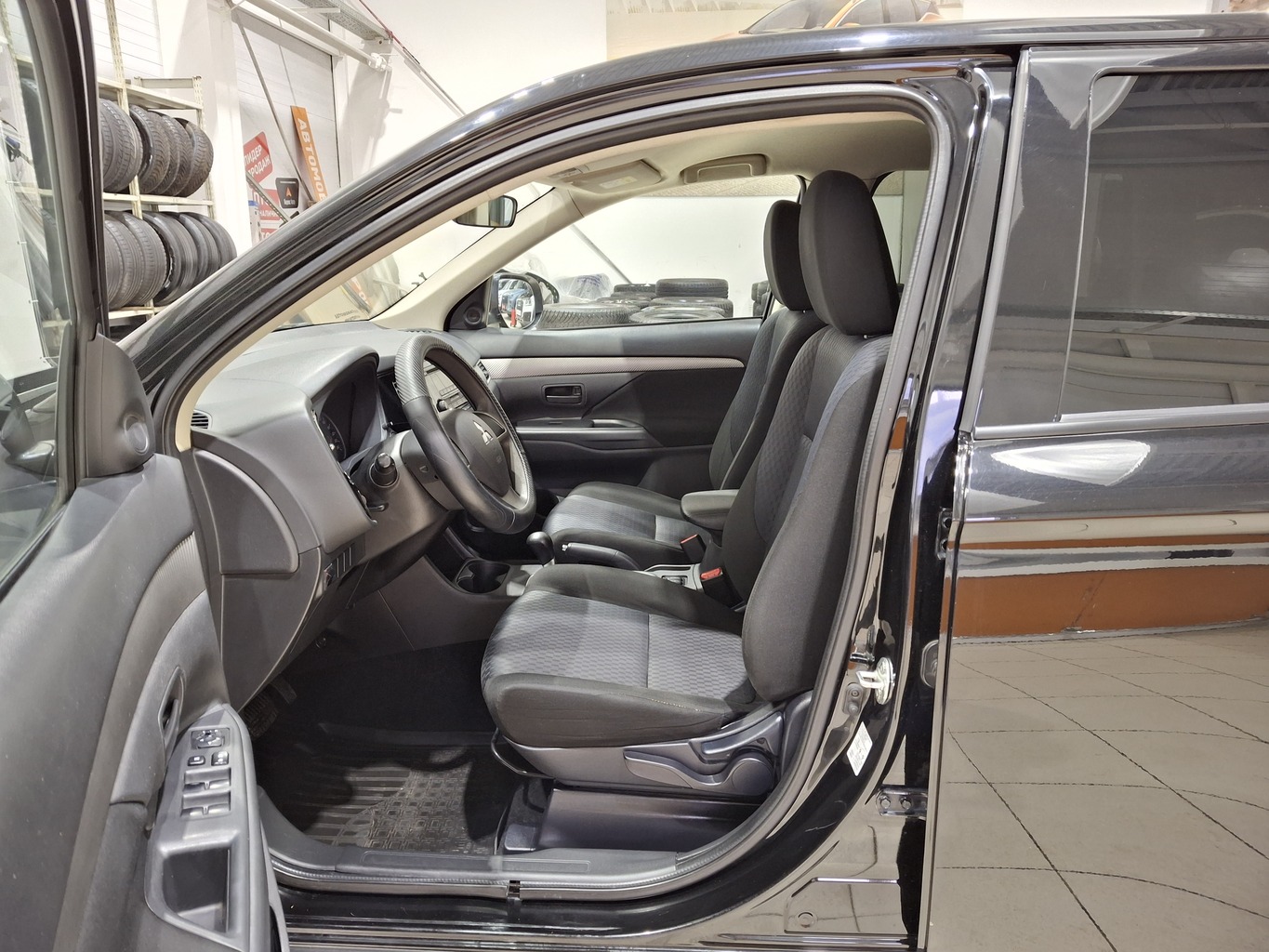 MITSUBISHI OUTLANDER