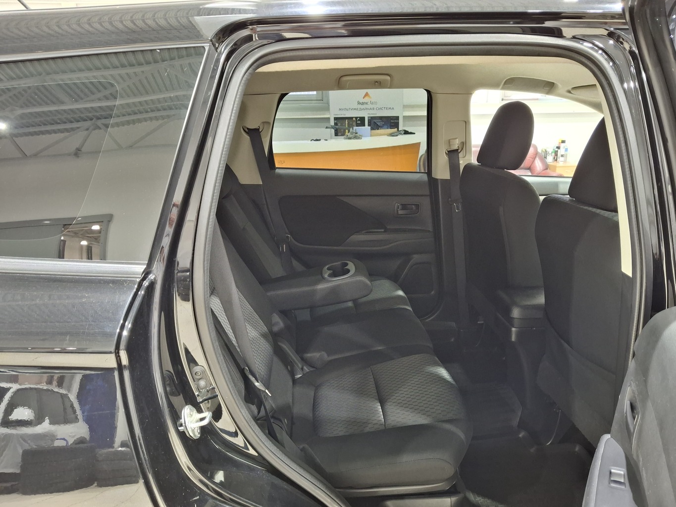 MITSUBISHI OUTLANDER