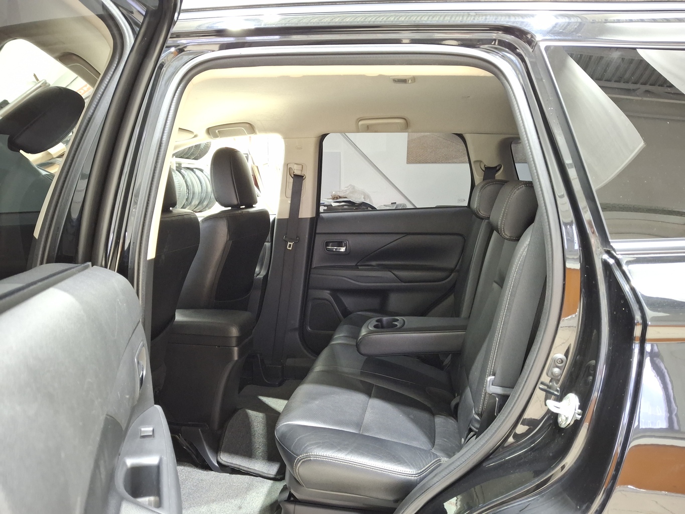 MITSUBISHI OUTLANDER