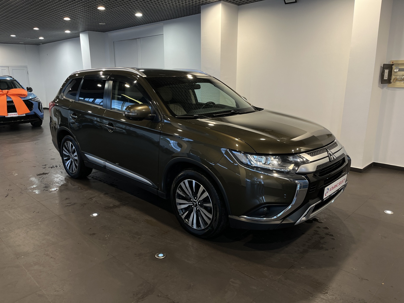 MITSUBISHI OUTLANDER