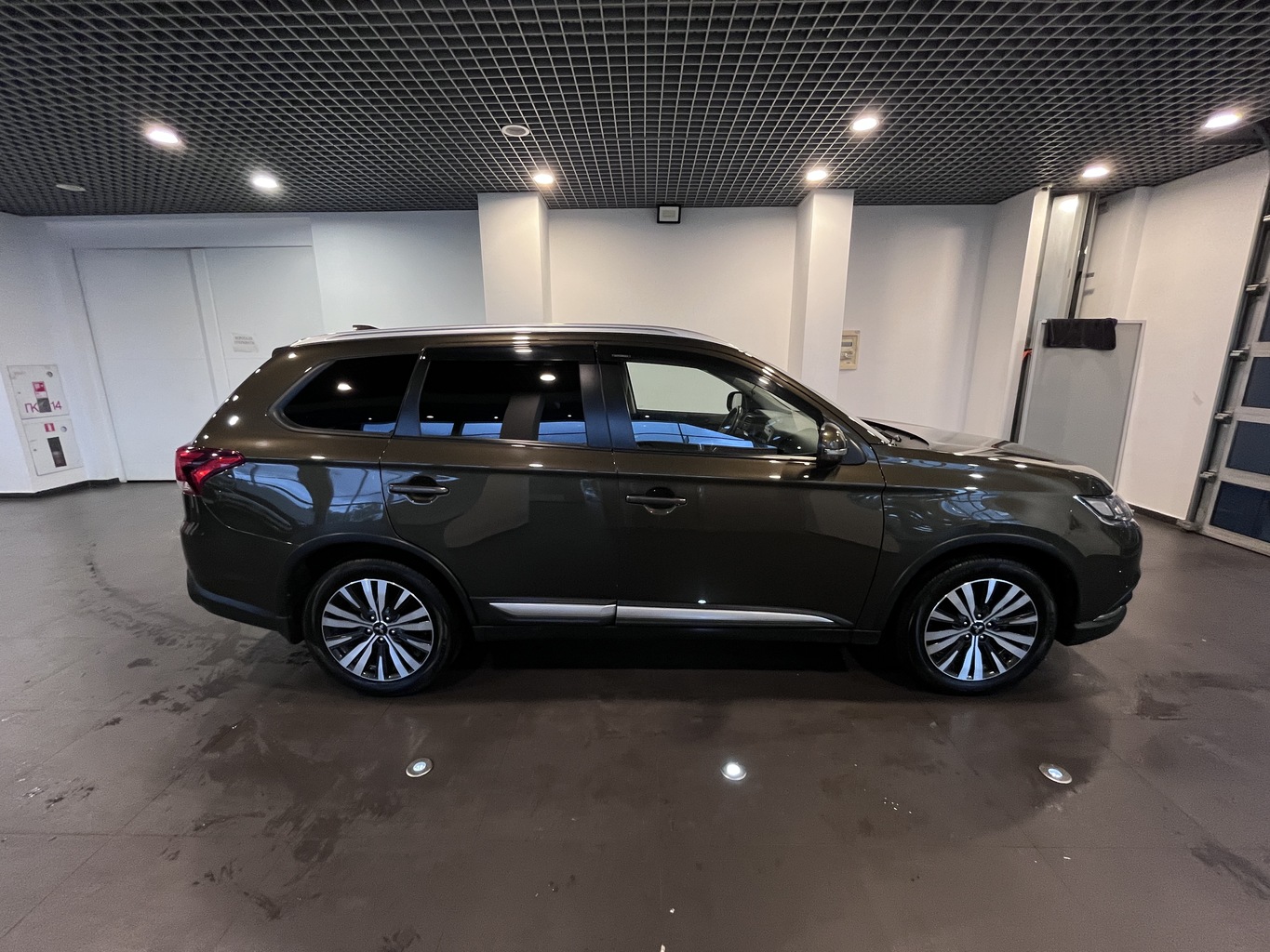 MITSUBISHI OUTLANDER