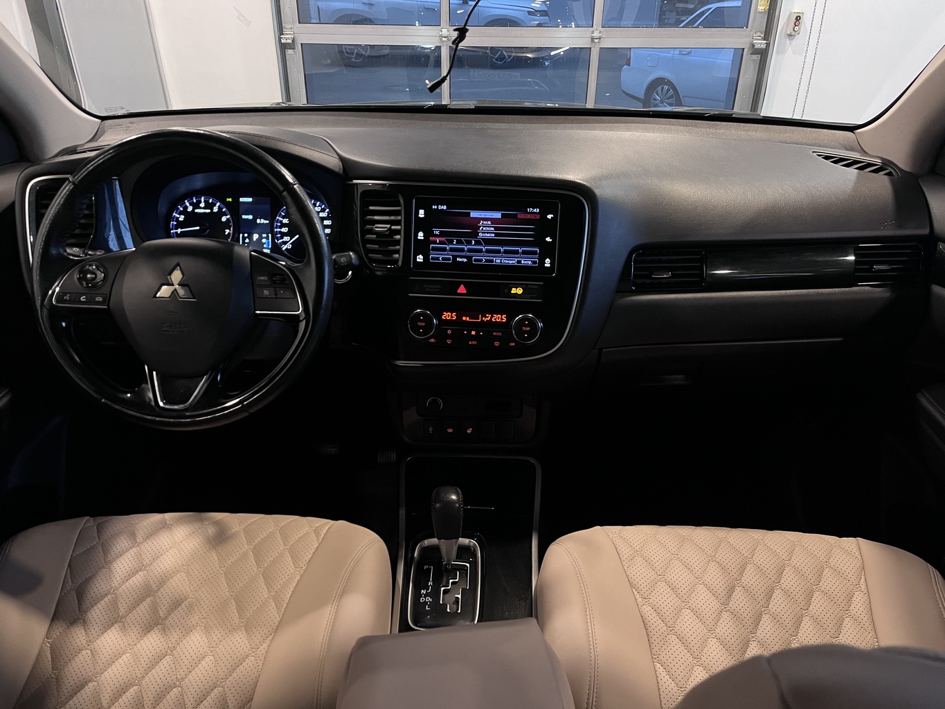 MITSUBISHI OUTLANDER
