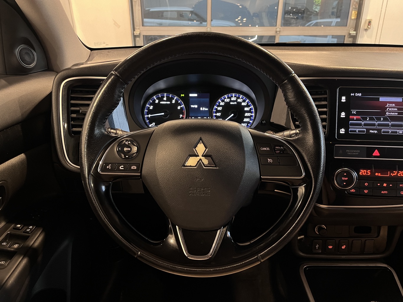MITSUBISHI OUTLANDER