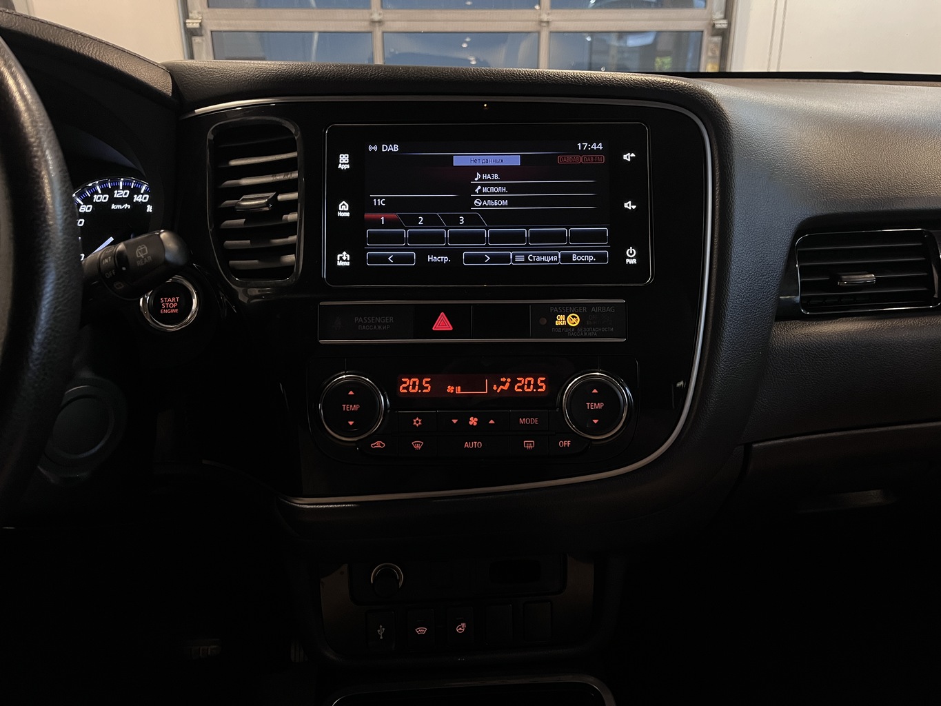 MITSUBISHI OUTLANDER