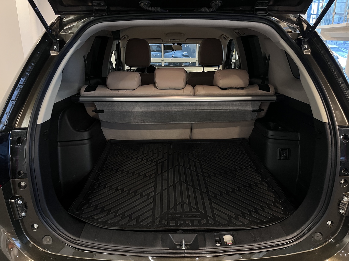 MITSUBISHI OUTLANDER