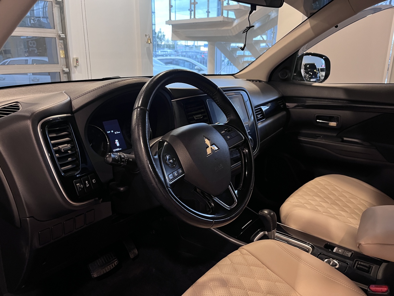 MITSUBISHI OUTLANDER