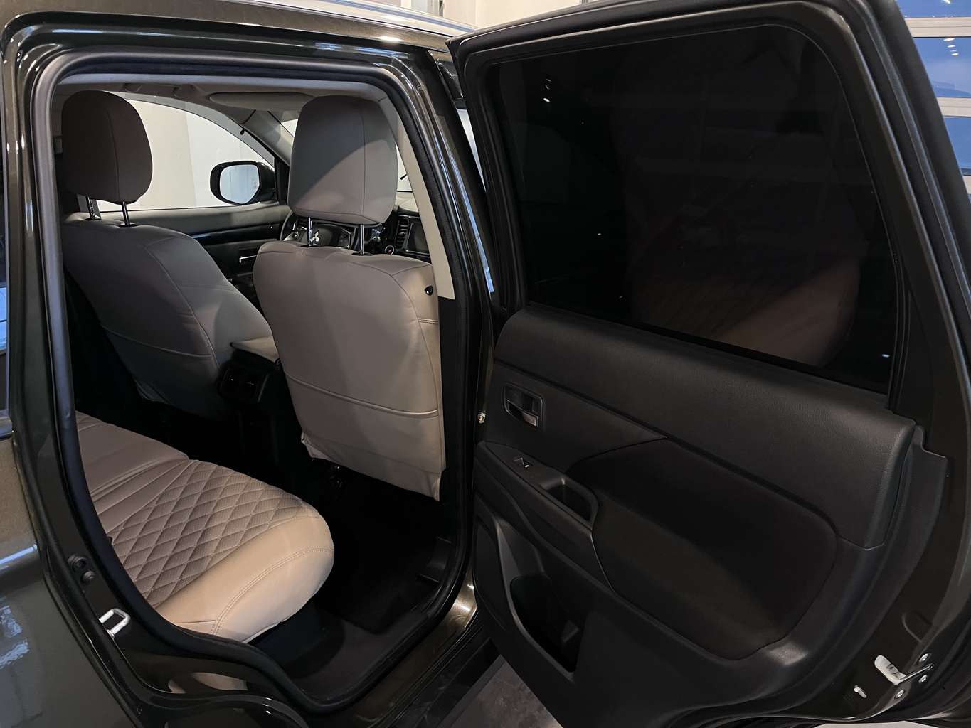 MITSUBISHI OUTLANDER