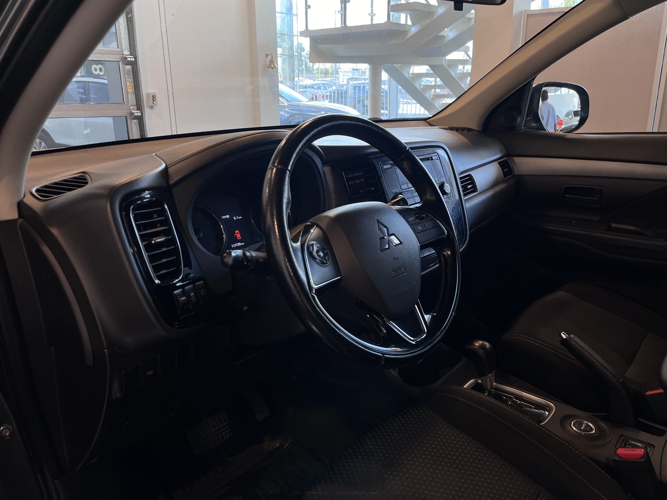 MITSUBISHI OUTLANDER
