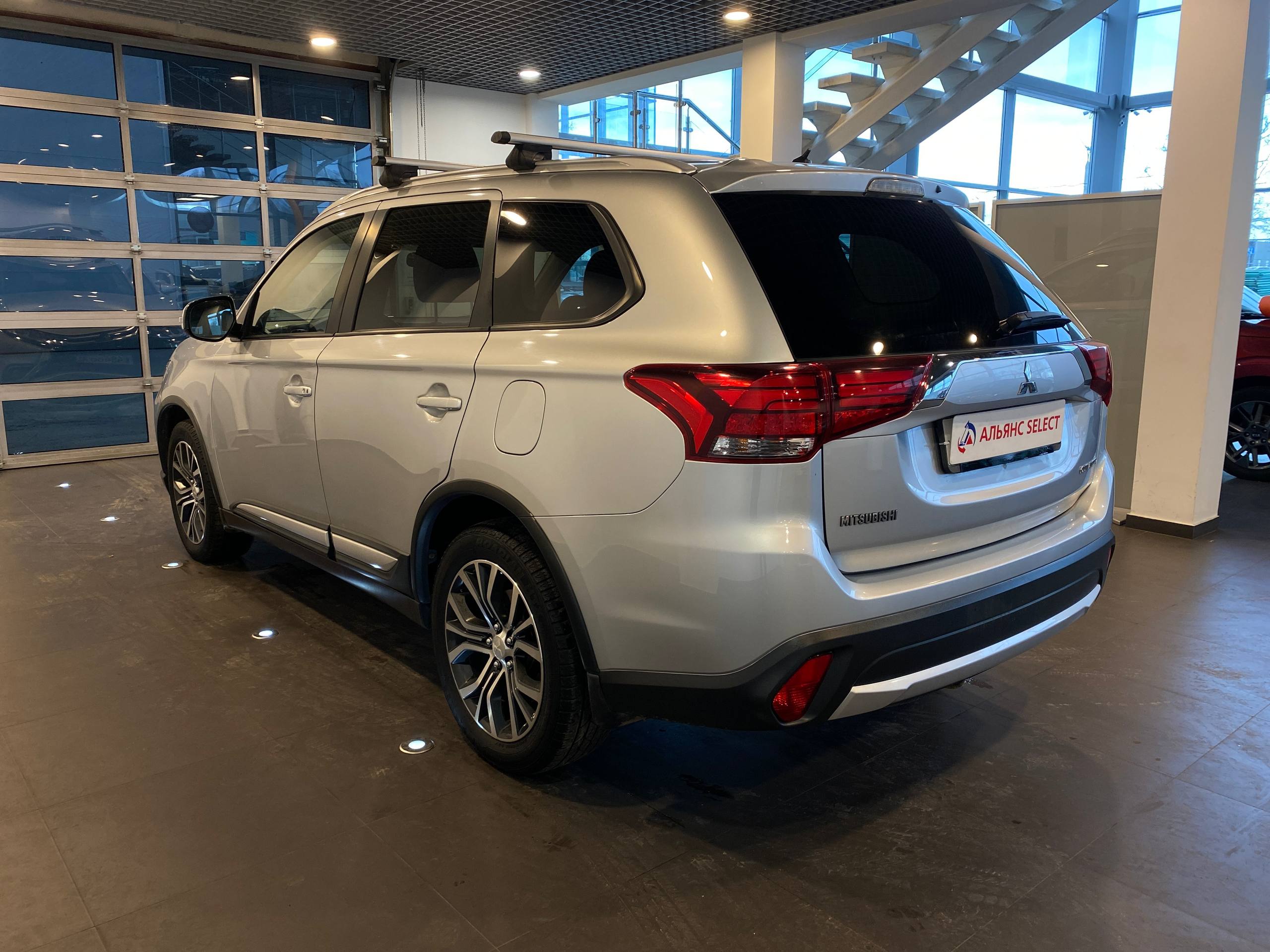 MITSUBISHI OUTLANDER