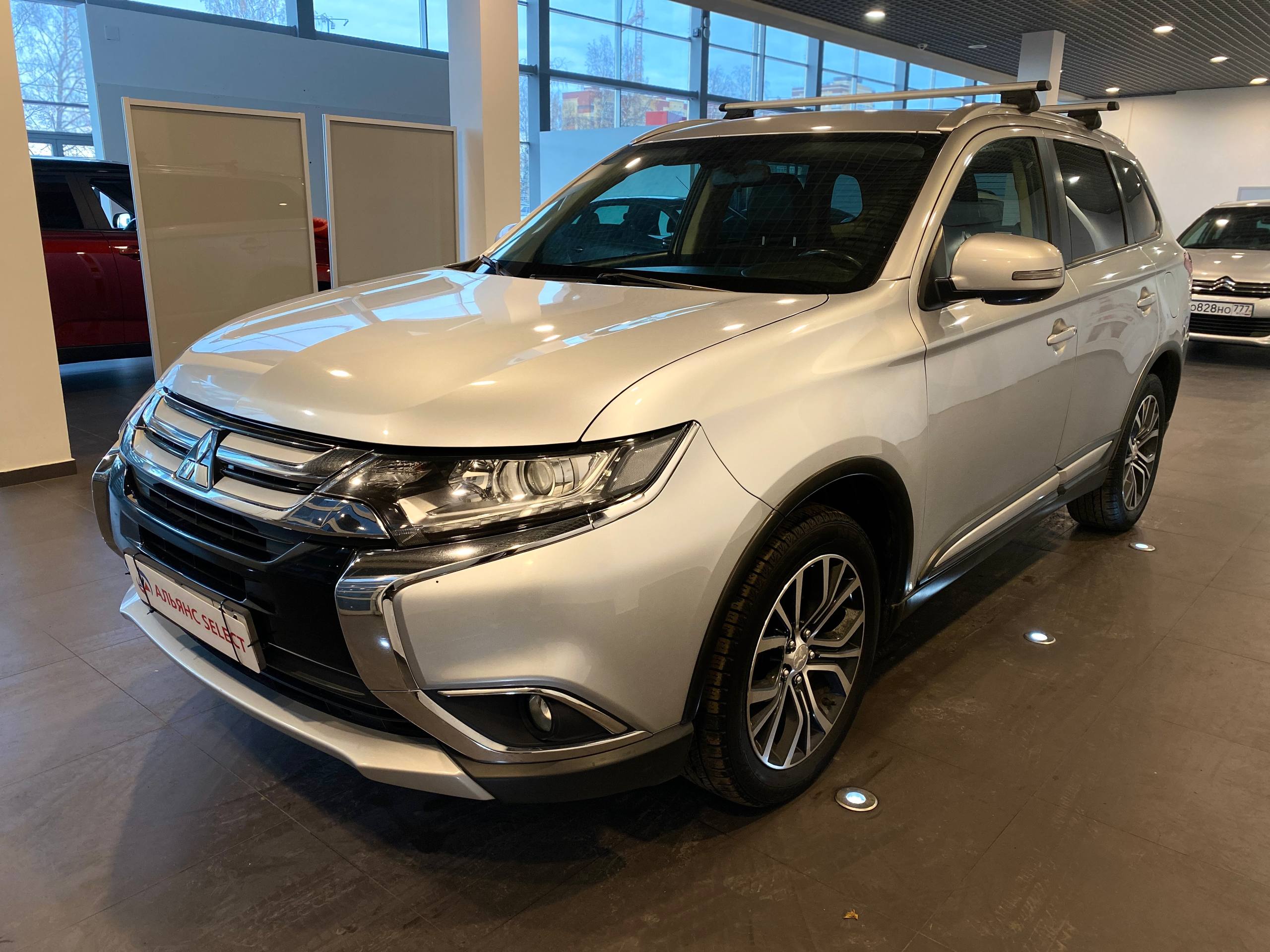 MITSUBISHI OUTLANDER