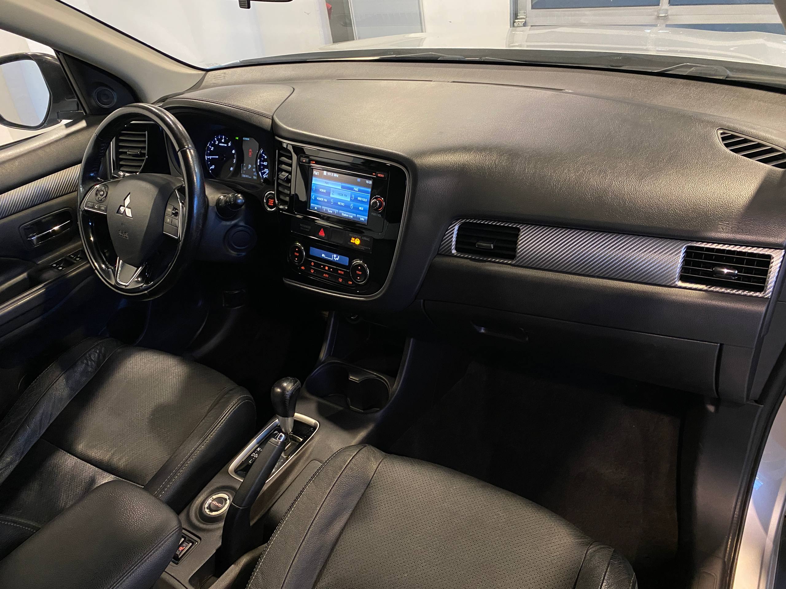 MITSUBISHI OUTLANDER