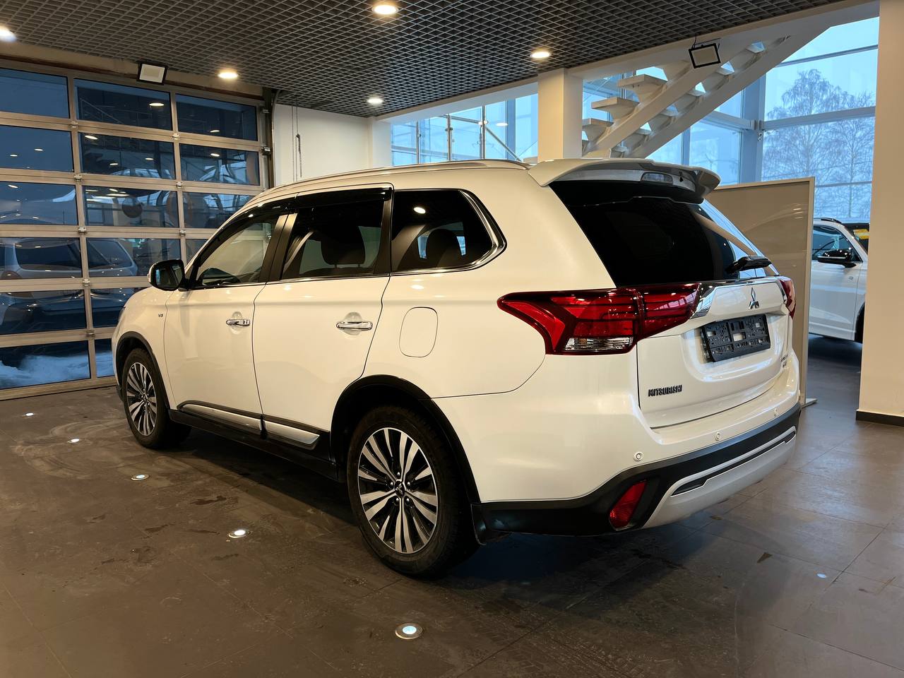 MITSUBISHI OUTLANDER