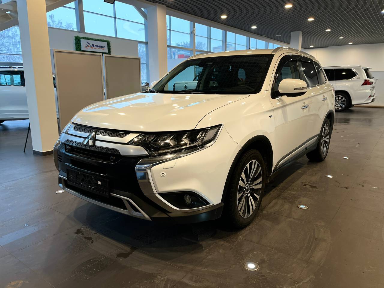 MITSUBISHI OUTLANDER