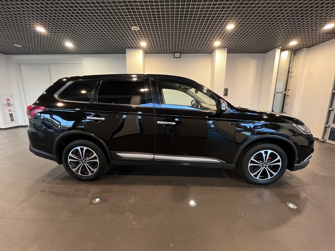 MITSUBISHI OUTLANDER