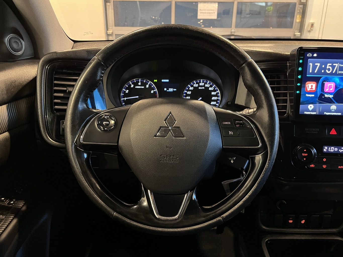 MITSUBISHI OUTLANDER