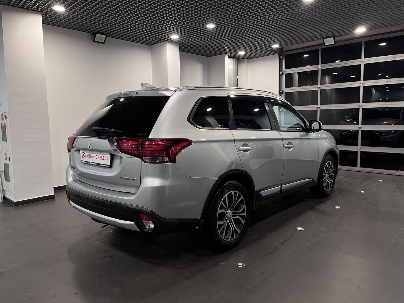 MITSUBISHI OUTLANDER