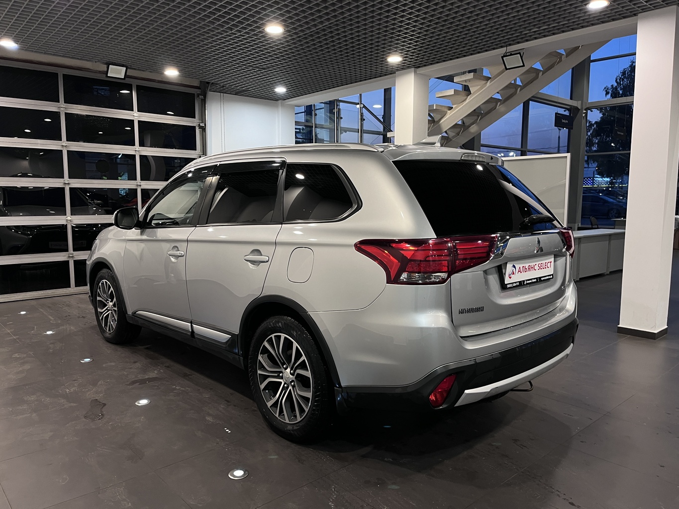 MITSUBISHI OUTLANDER