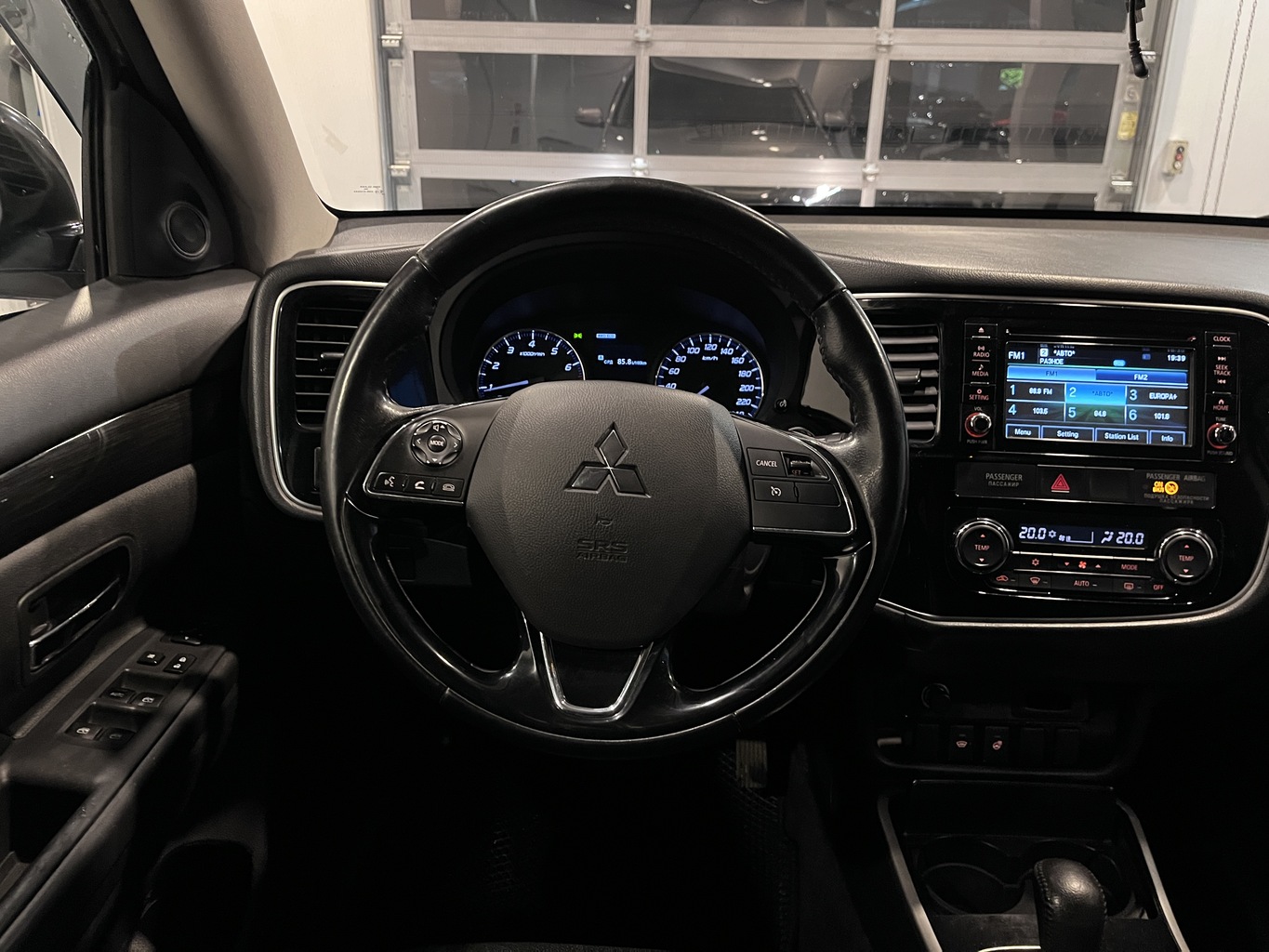 MITSUBISHI OUTLANDER