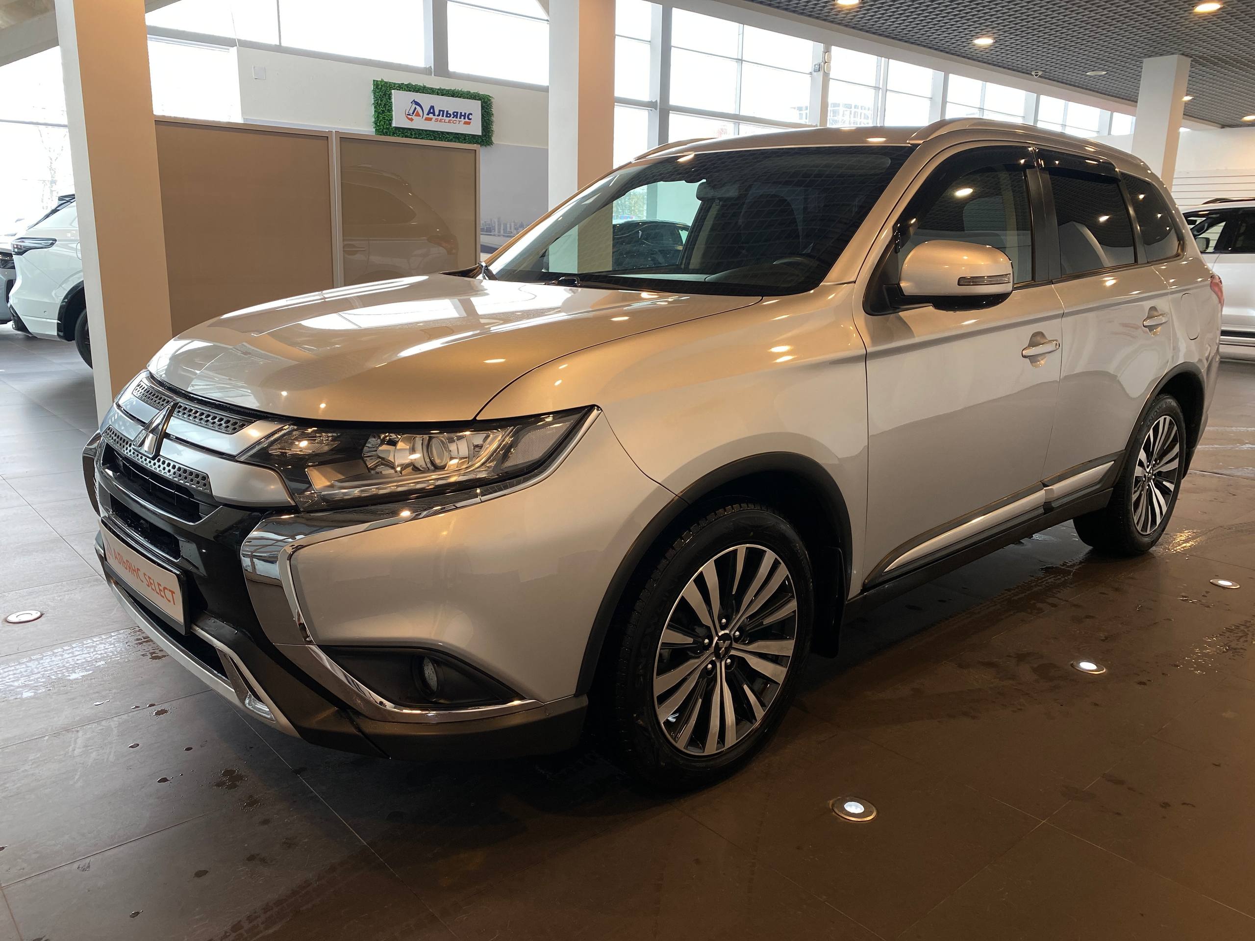MITSUBISHI OUTLANDER