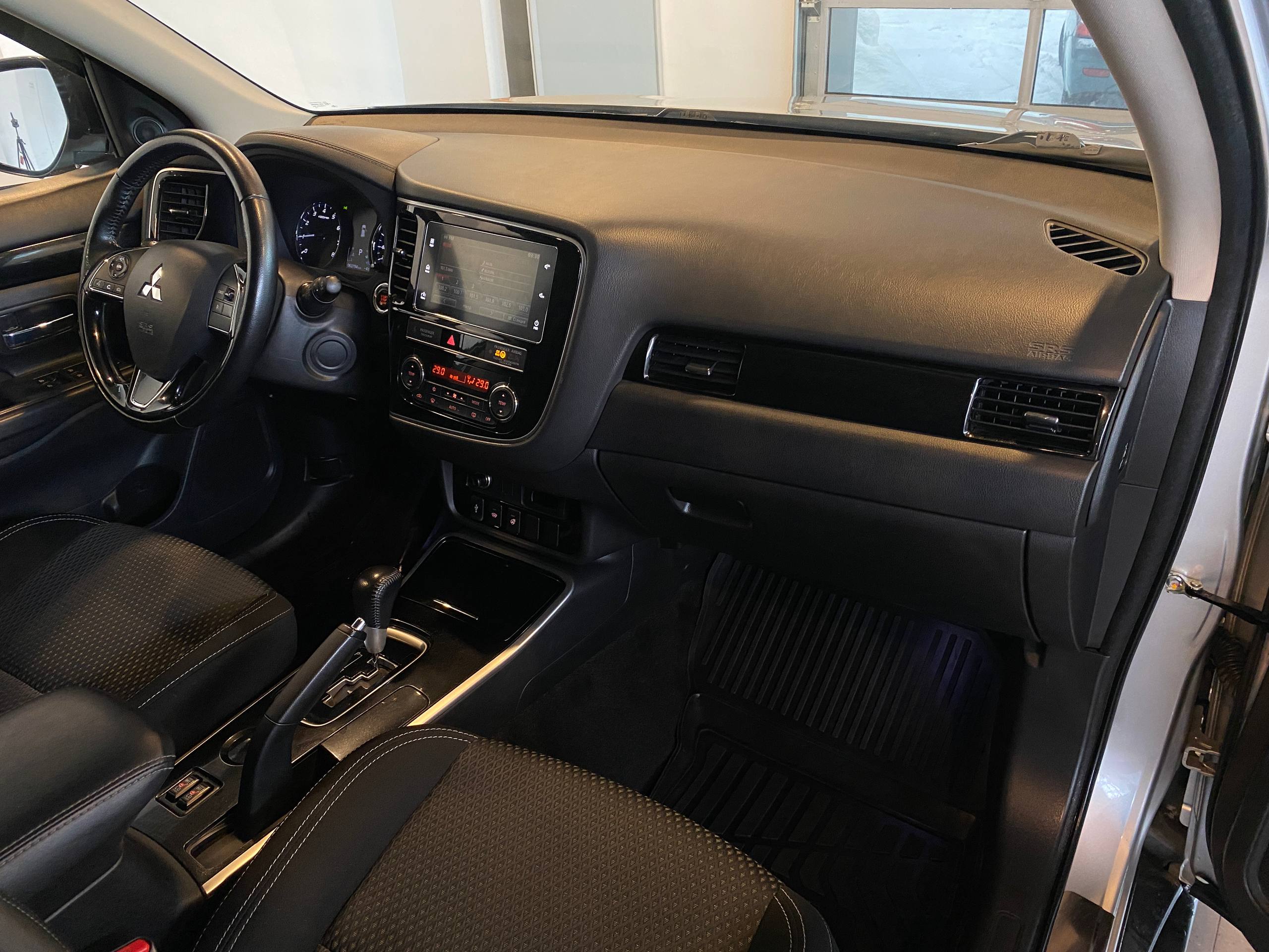 MITSUBISHI OUTLANDER