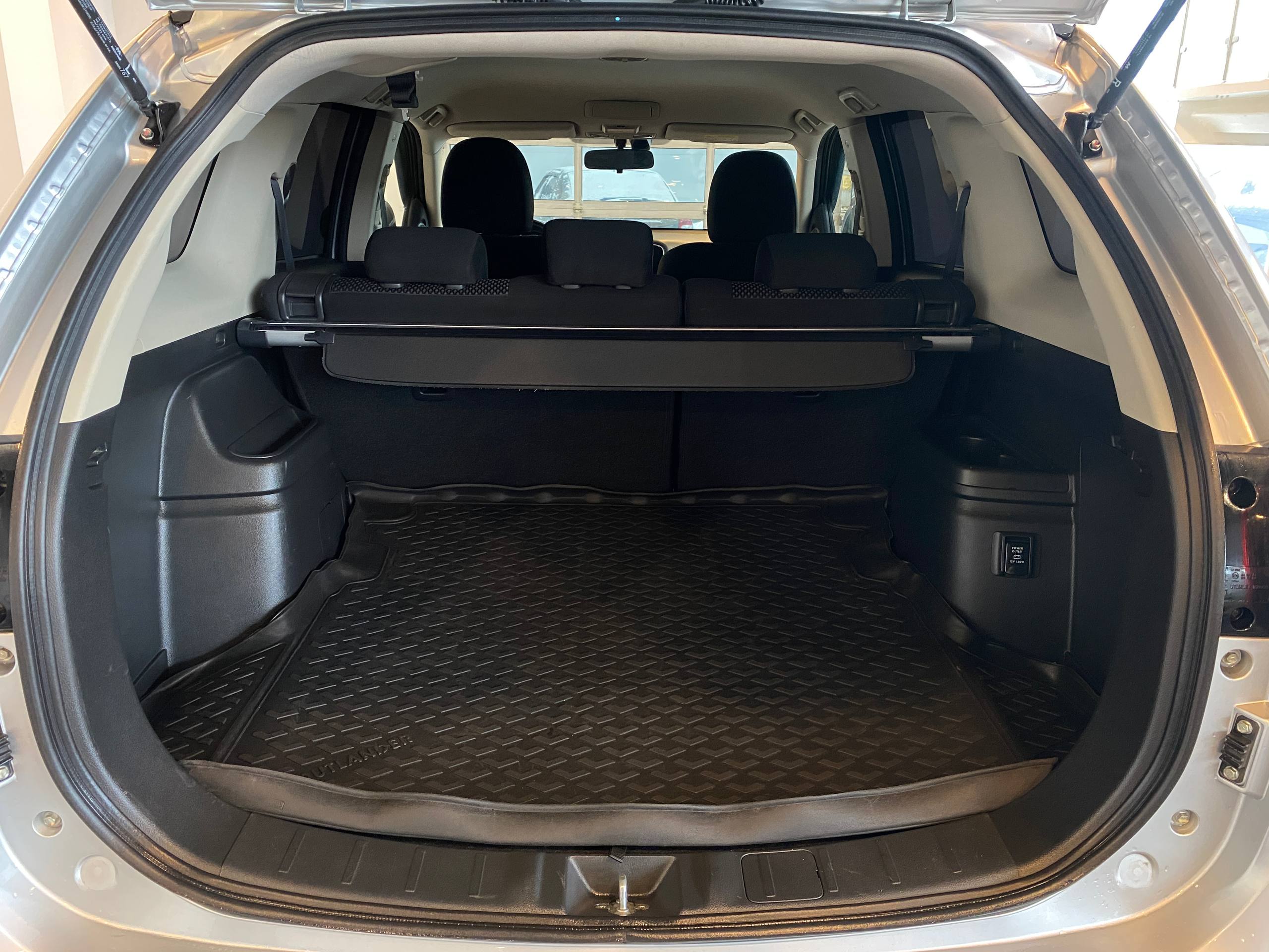 MITSUBISHI OUTLANDER