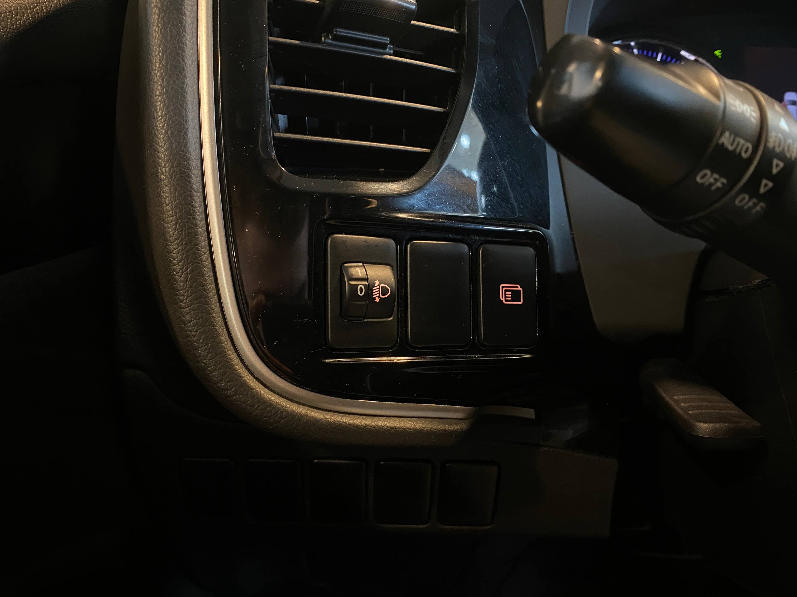 MITSUBISHI OUTLANDER