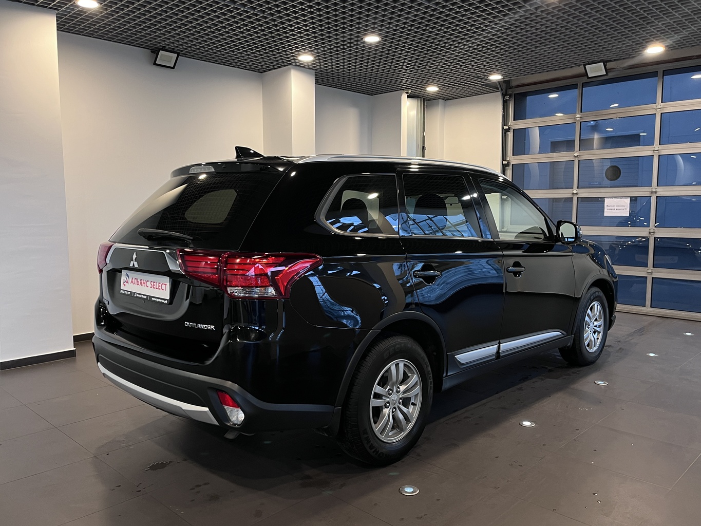 MITSUBISHI OUTLANDER