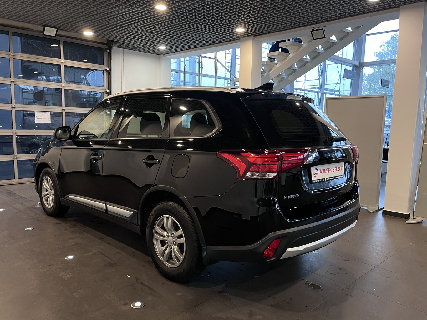 MITSUBISHI OUTLANDER