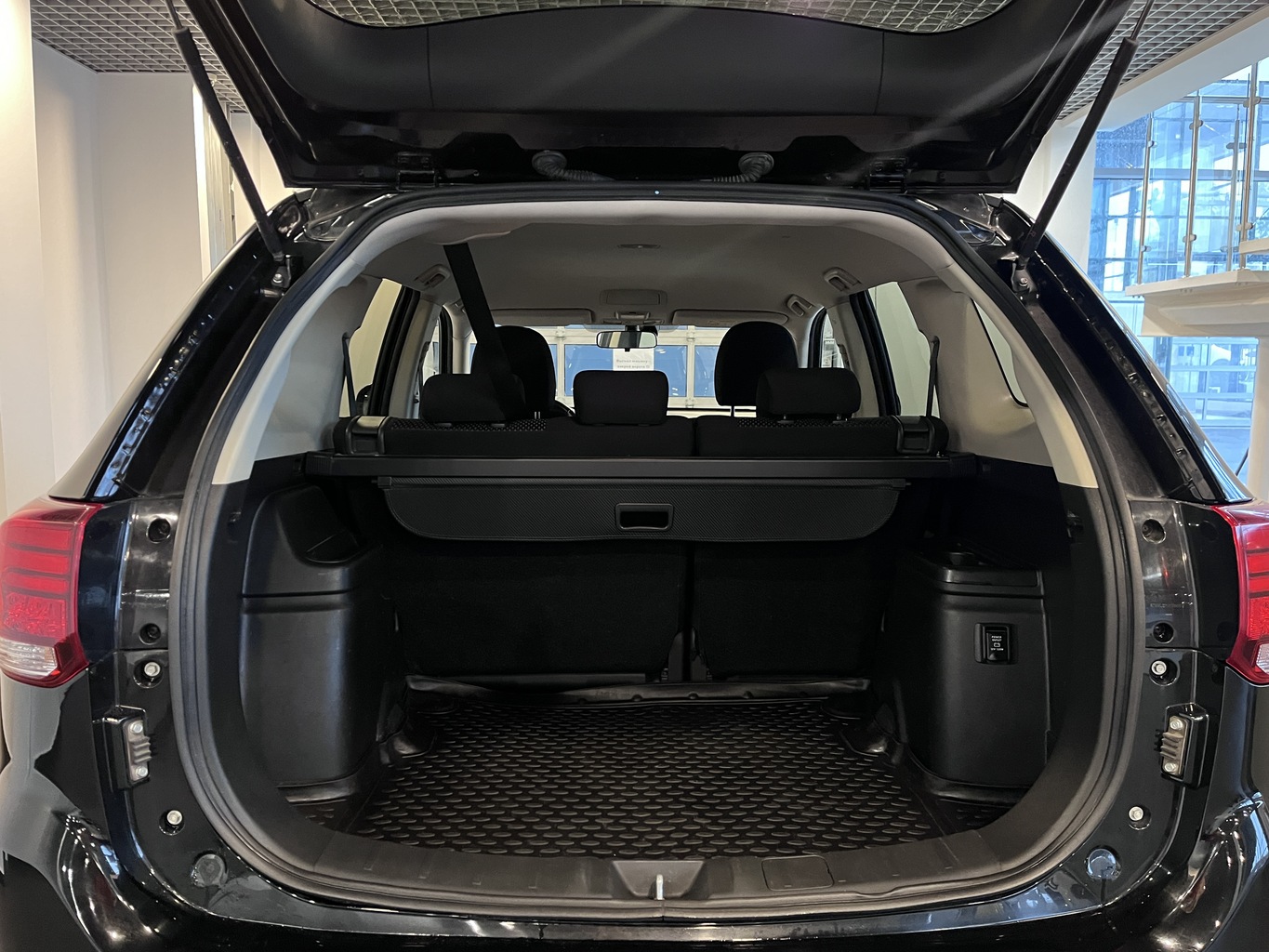 MITSUBISHI OUTLANDER