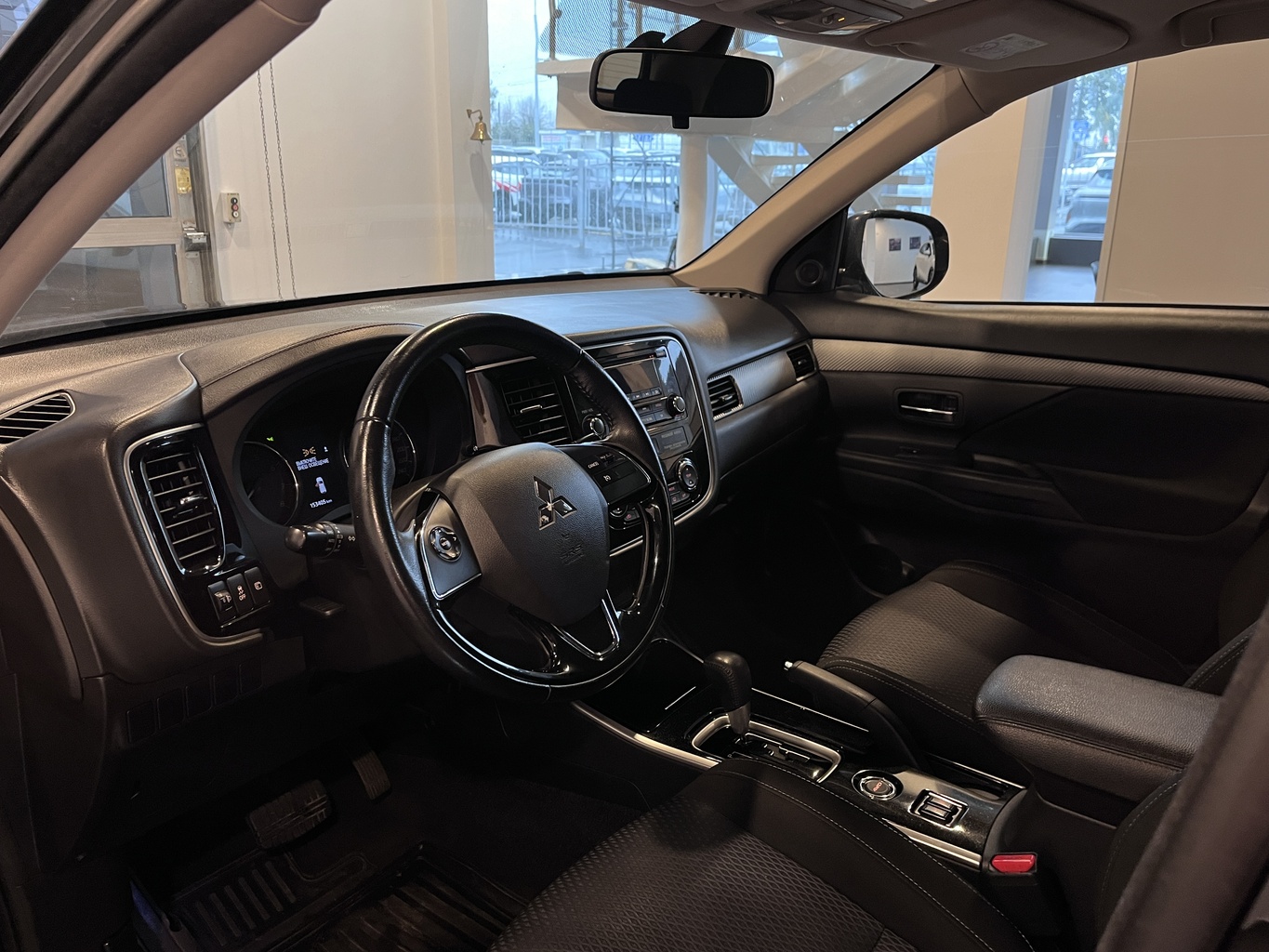 MITSUBISHI OUTLANDER