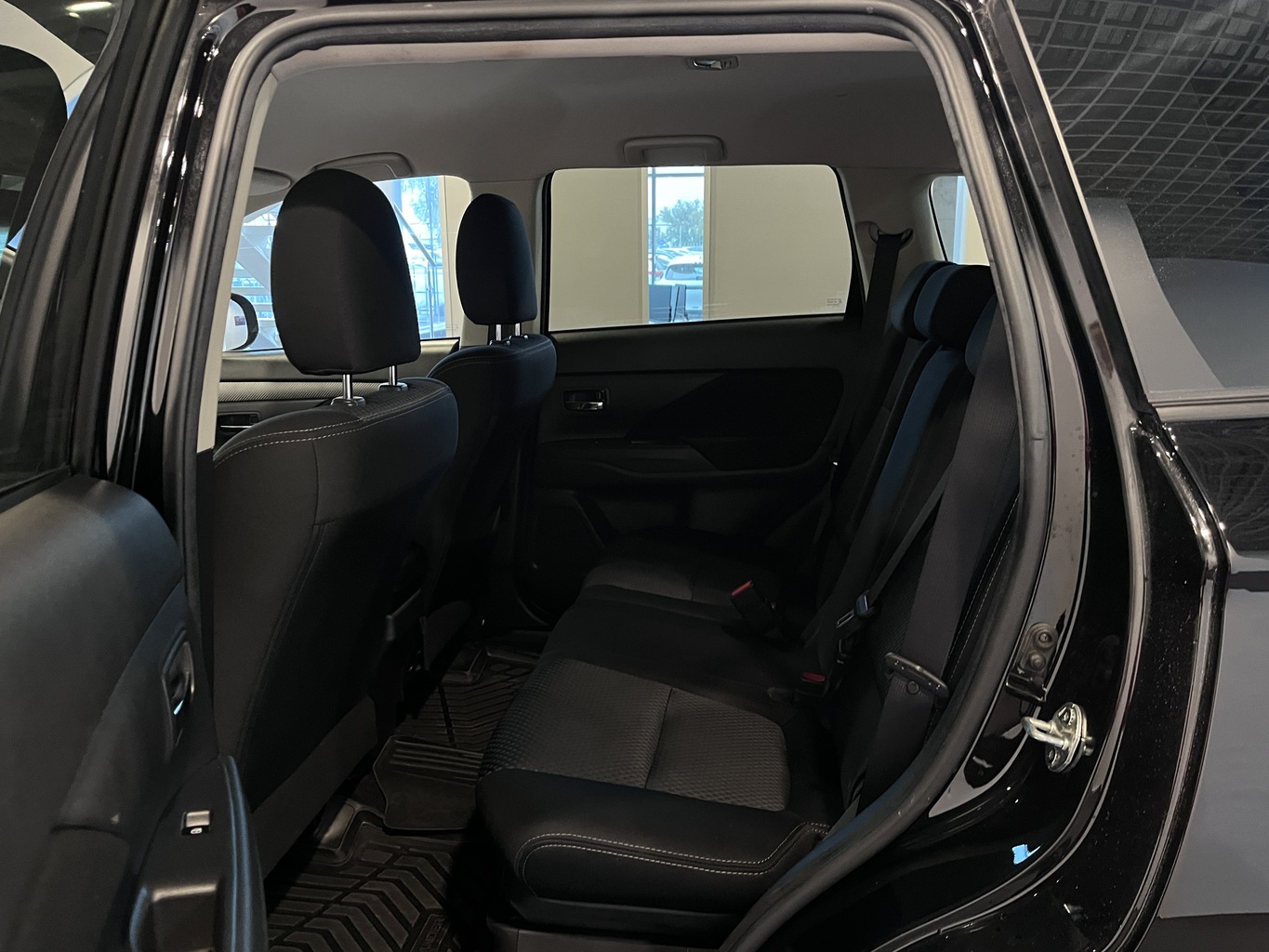 MITSUBISHI OUTLANDER