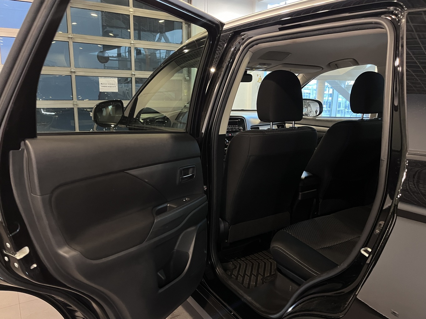 MITSUBISHI OUTLANDER