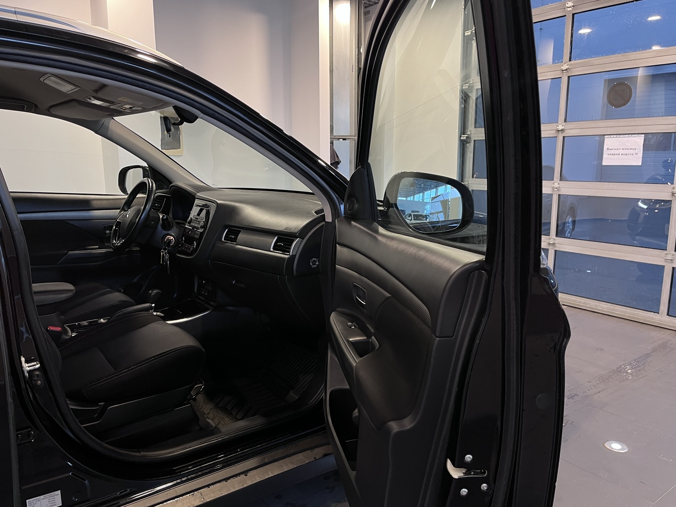 MITSUBISHI OUTLANDER