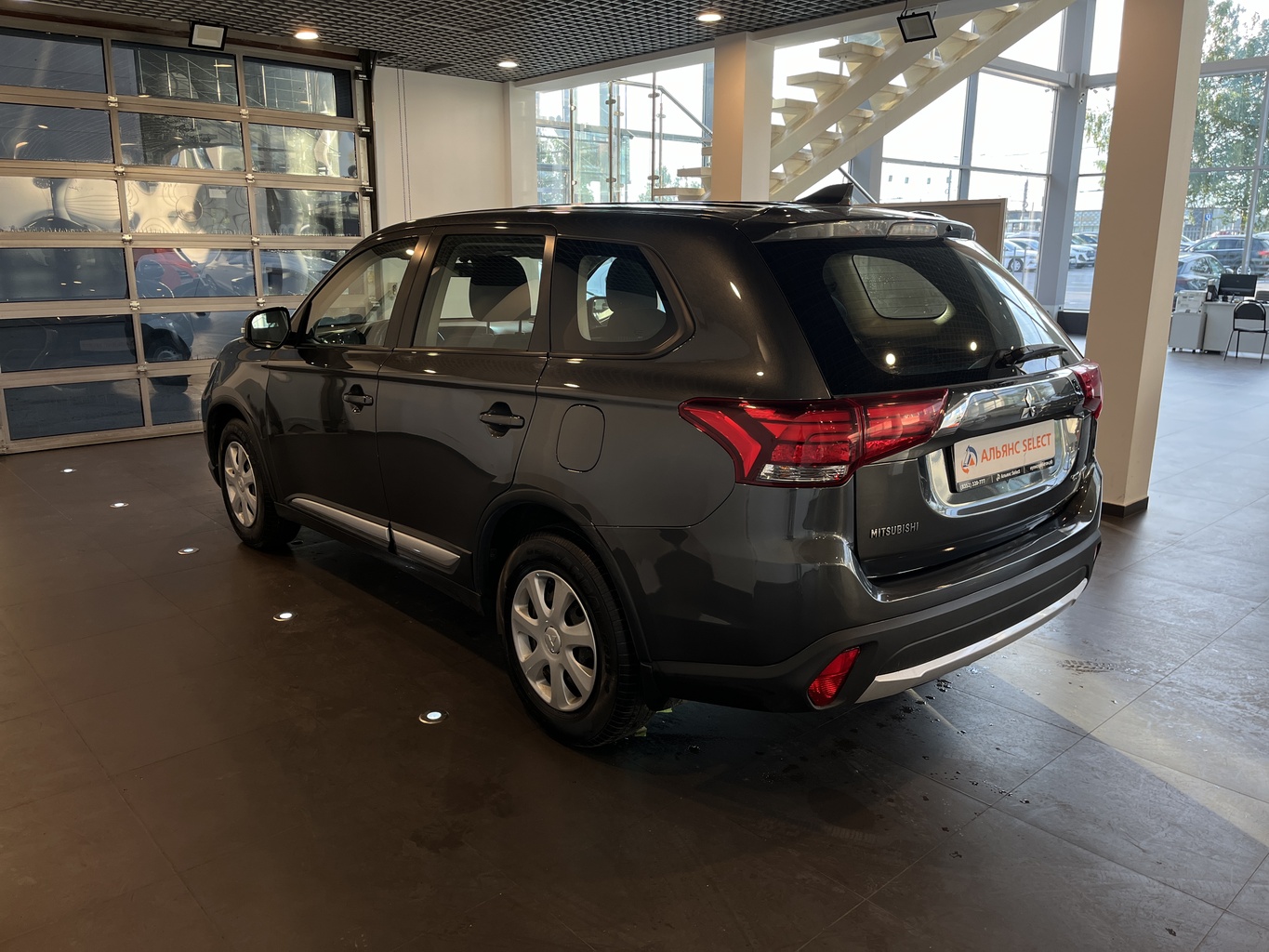 MITSUBISHI OUTLANDER