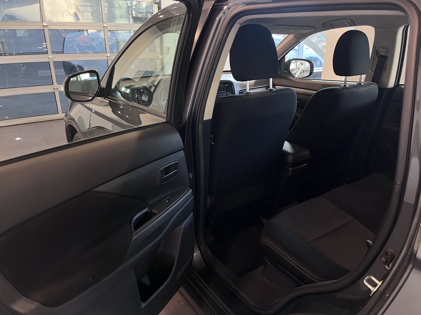 MITSUBISHI OUTLANDER