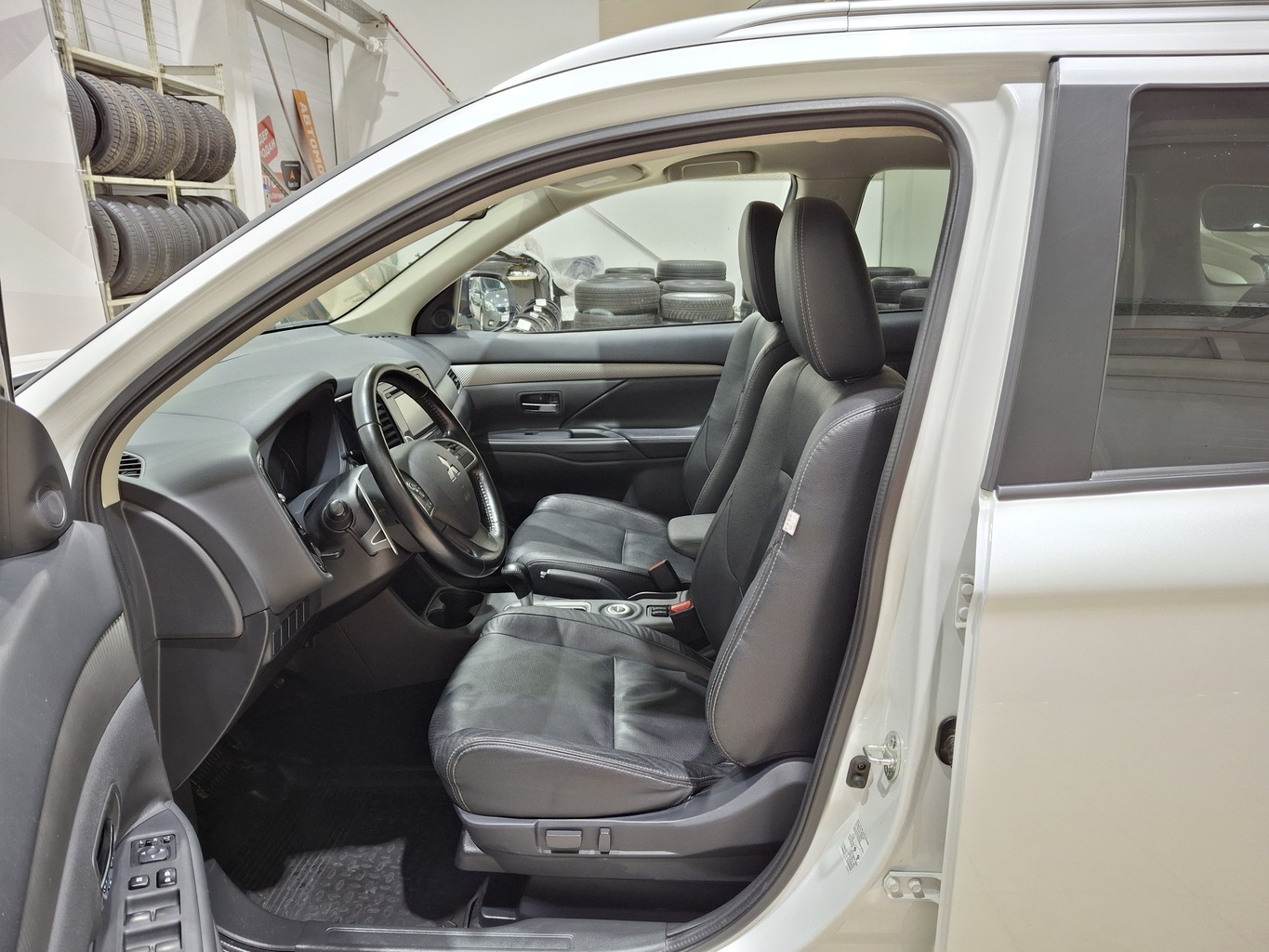 MITSUBISHI OUTLANDER