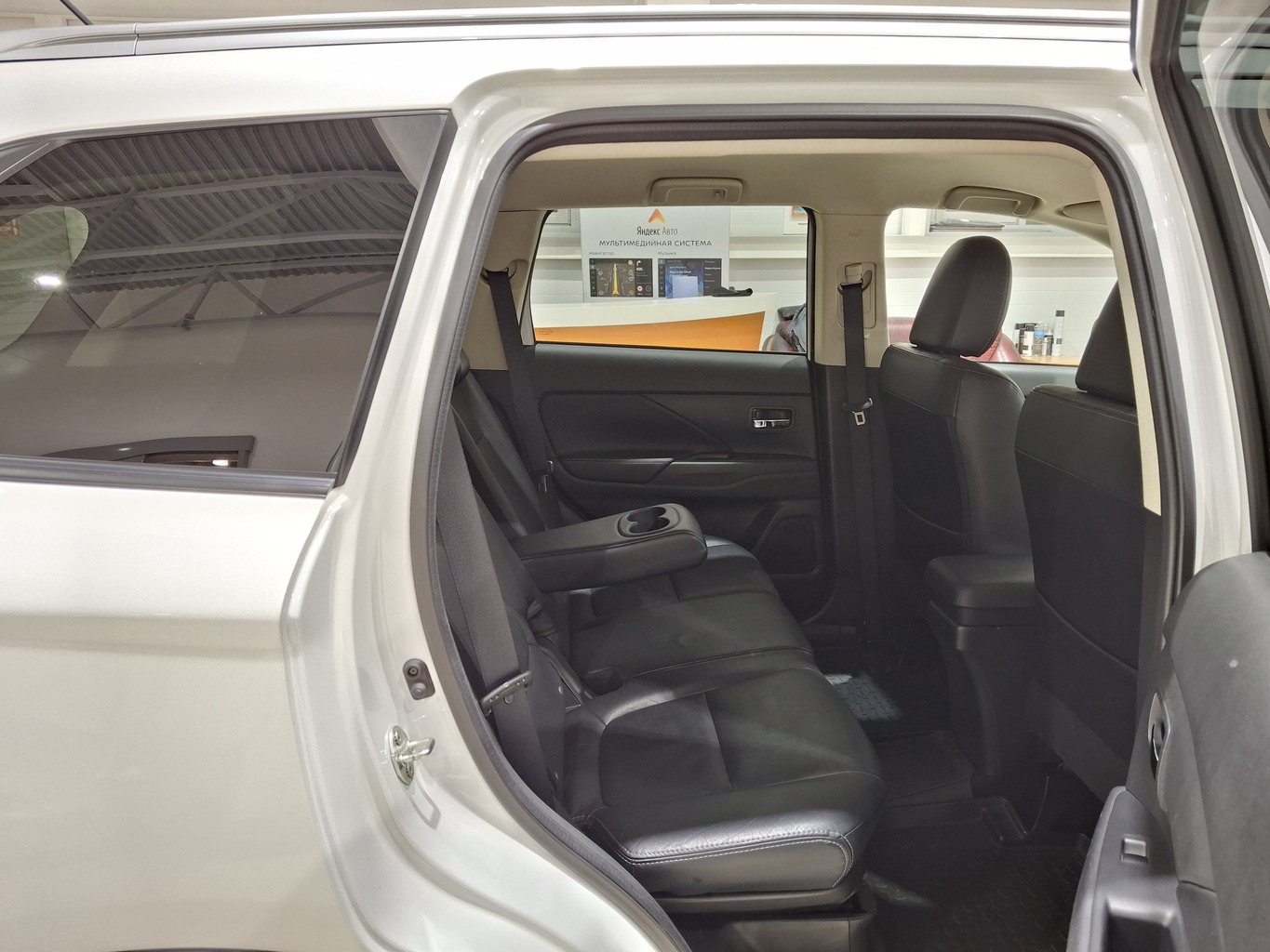 MITSUBISHI OUTLANDER