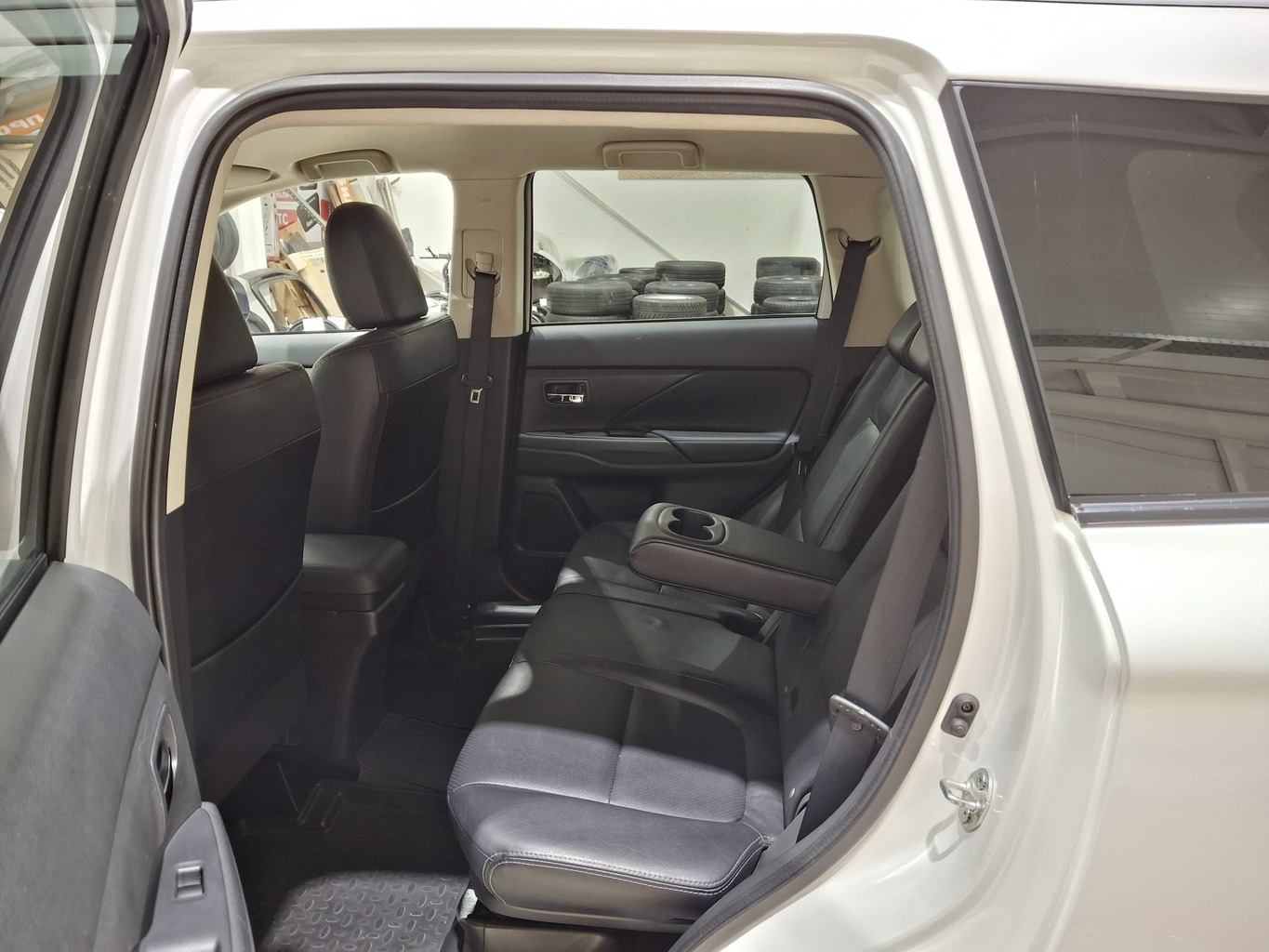 MITSUBISHI OUTLANDER