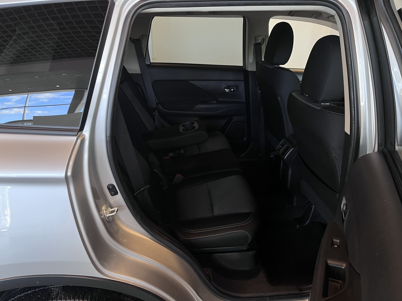 MITSUBISHI OUTLANDER
