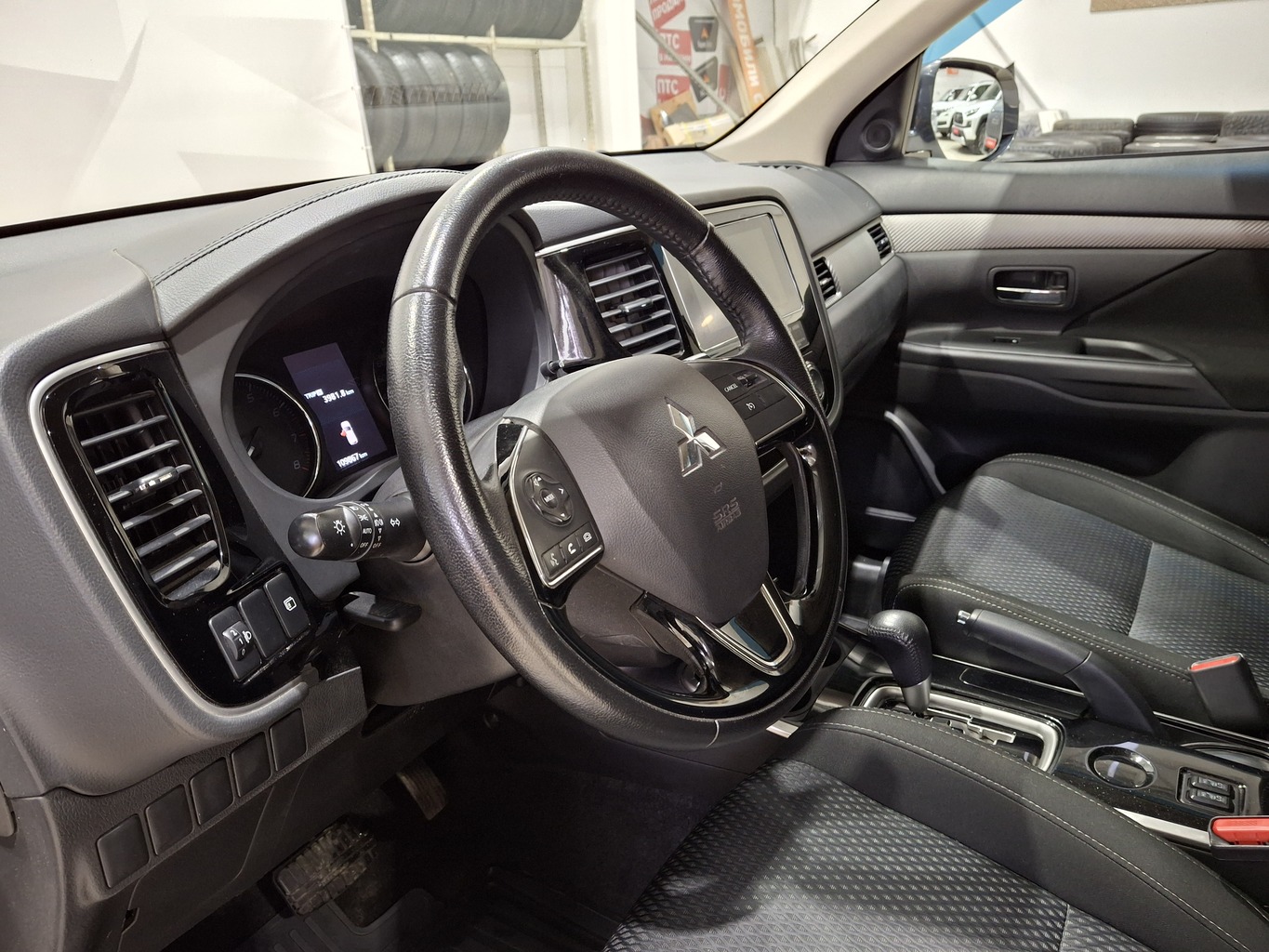 MITSUBISHI OUTLANDER