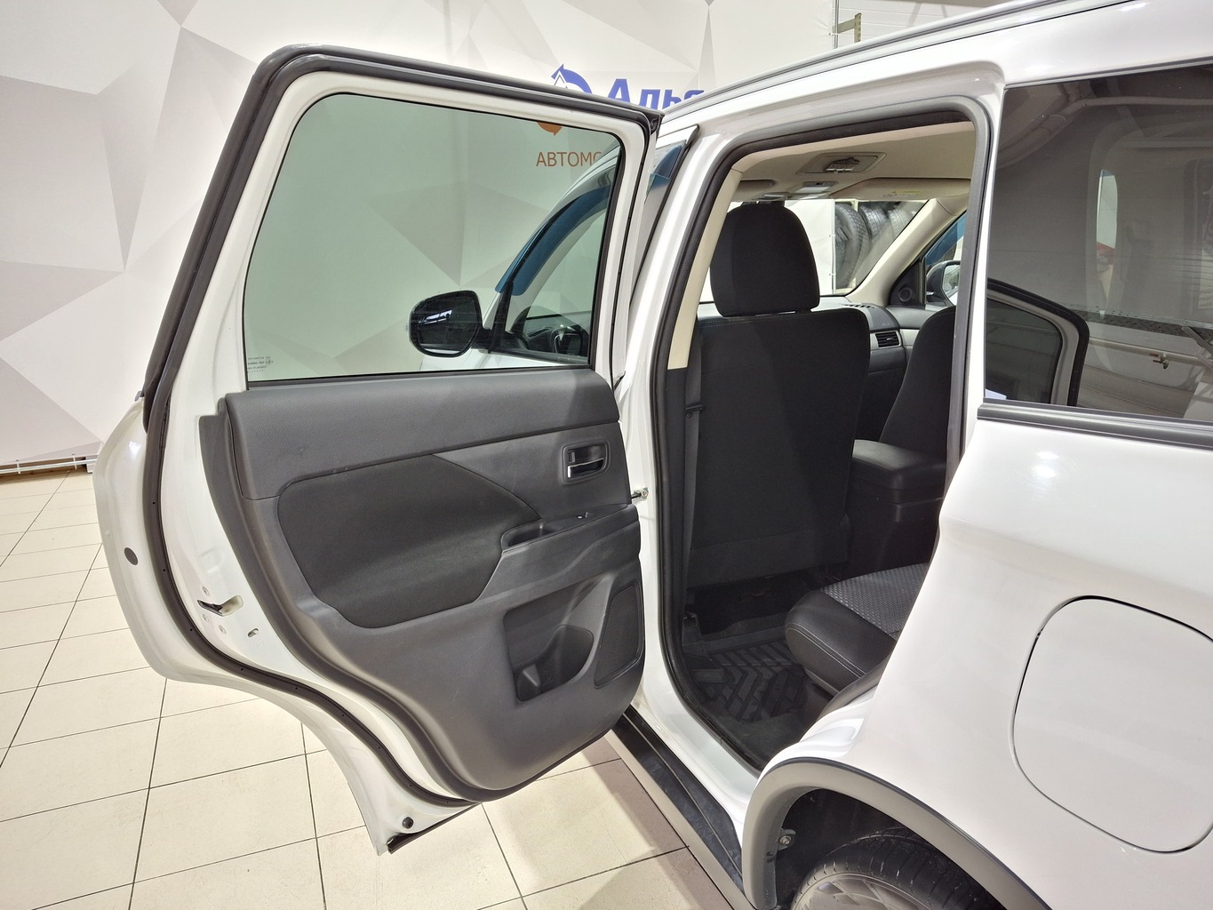 MITSUBISHI OUTLANDER