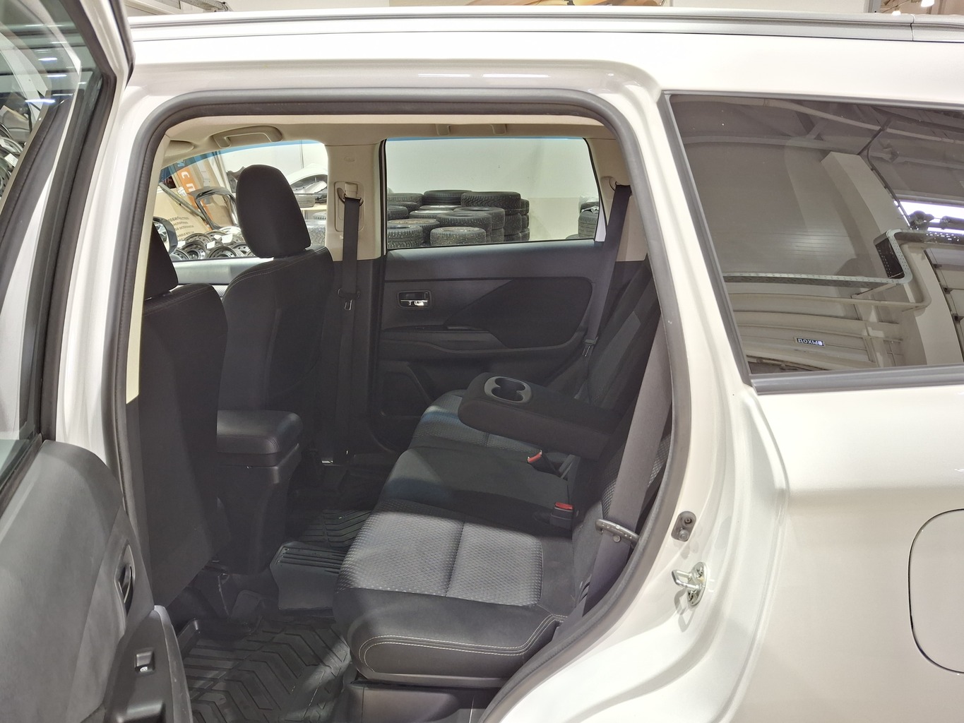 MITSUBISHI OUTLANDER