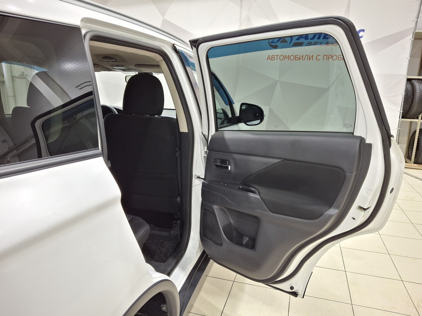 MITSUBISHI OUTLANDER