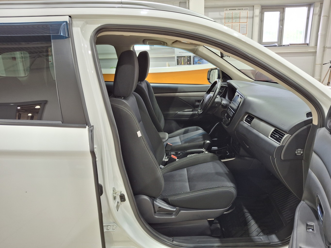MITSUBISHI OUTLANDER