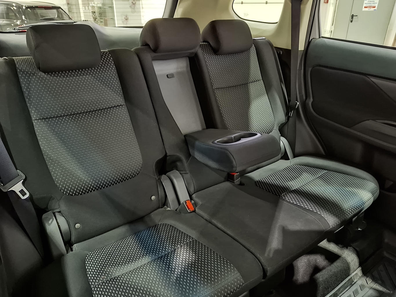MITSUBISHI OUTLANDER