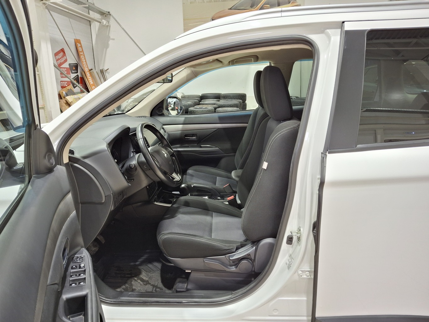MITSUBISHI OUTLANDER